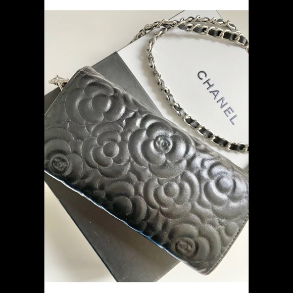 COPY - Auth CHANEL Black Camellia Bifold Wallet - Picture 2 of 12